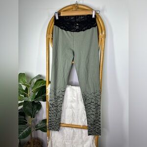 Carousel Ink Nashville Grey Black Lace Leggings sz M